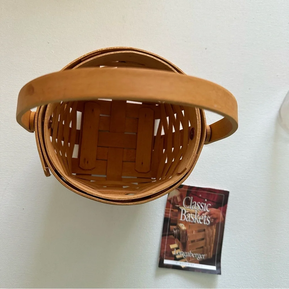 Longaberger vintage Tan Round Woven Basket with Insert